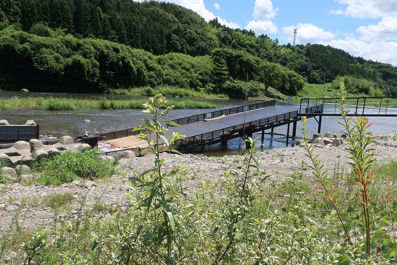 夏の風物詩「やな」